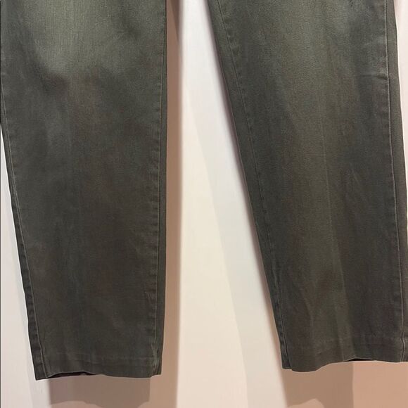 Versatile Green Chinos with Classic Straight-Leg - Picture 5 of 10